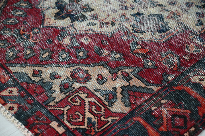 red Accent rug 4' 2" x 6' 3"