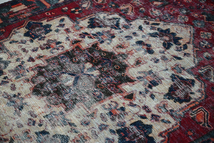 red Accent rug 4' 2" x 6' 3"