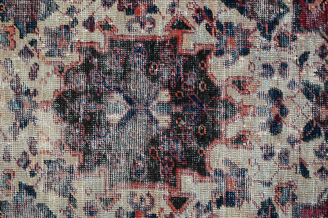 red Accent rug 4' 2" x 6' 3"