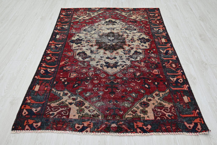 red Accent rug 4' 2" x 6' 3"