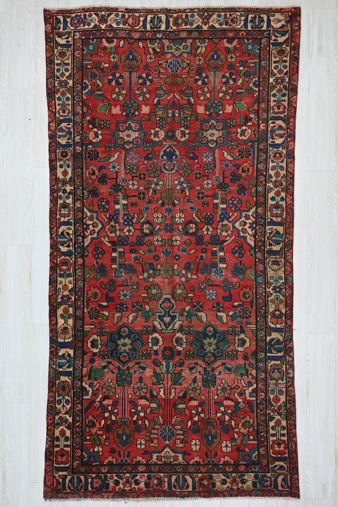 red Medium rug 4' 5" x 9' 1"