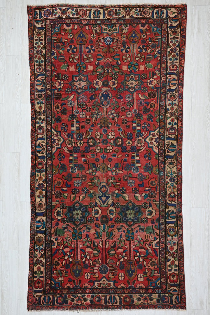 red Medium rug 4' 5" x 9' 1"