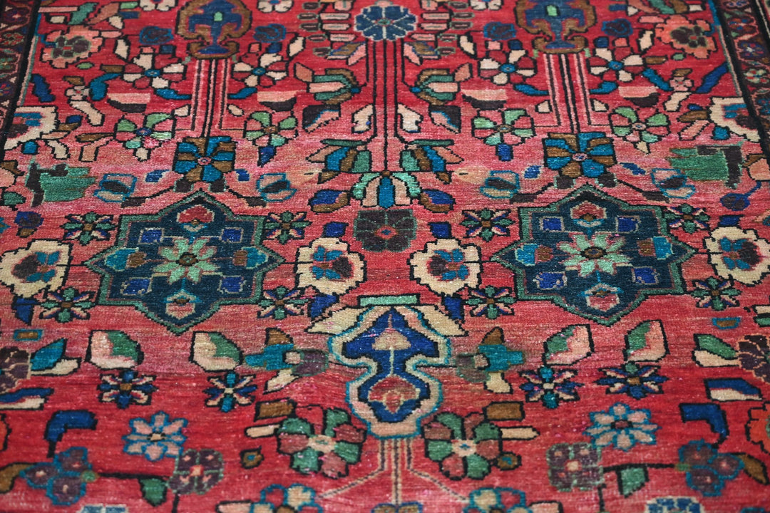 red Medium rug 4' 5" x 9' 1"