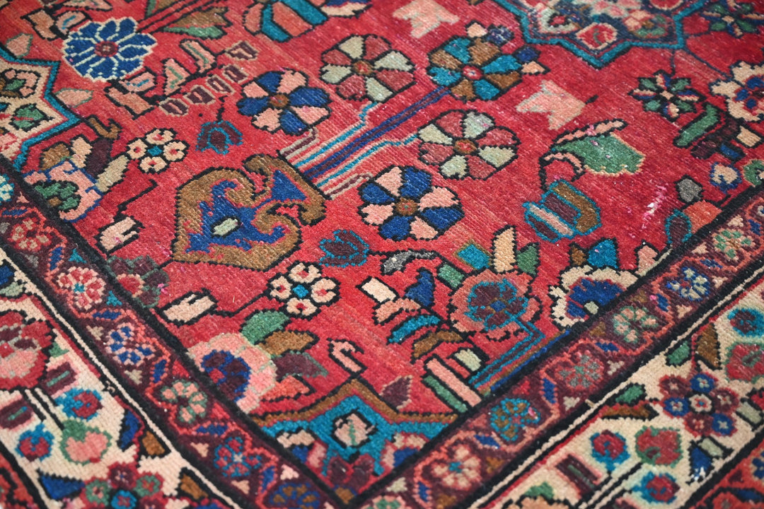 red Medium rug 4' 5" x 9' 1"