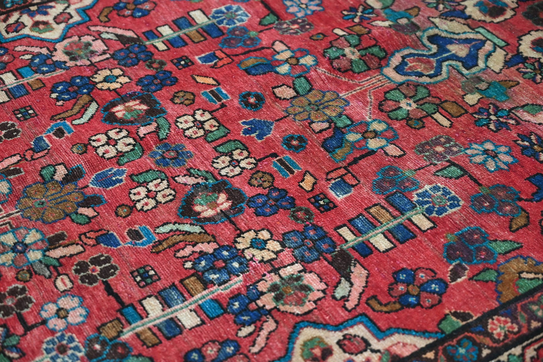 red Medium rug 4' 5" x 9' 1"