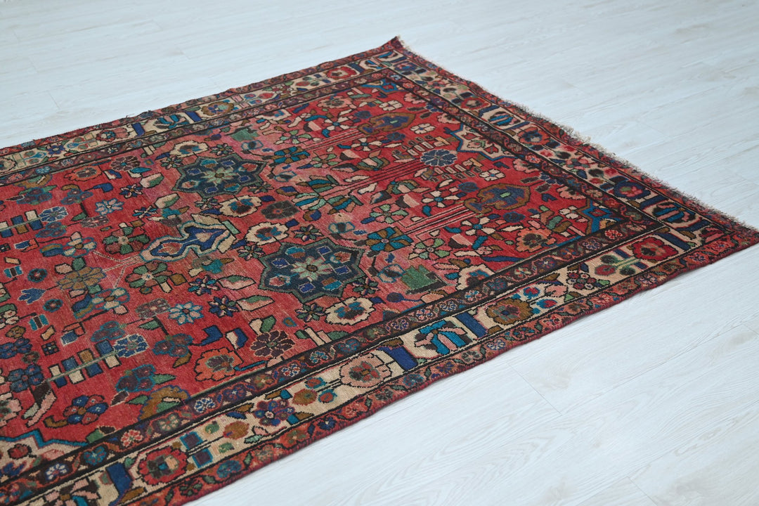 red Medium rug 4' 5" x 9' 1"