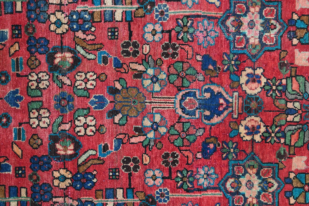 red Medium rug 4' 5" x 9' 1"