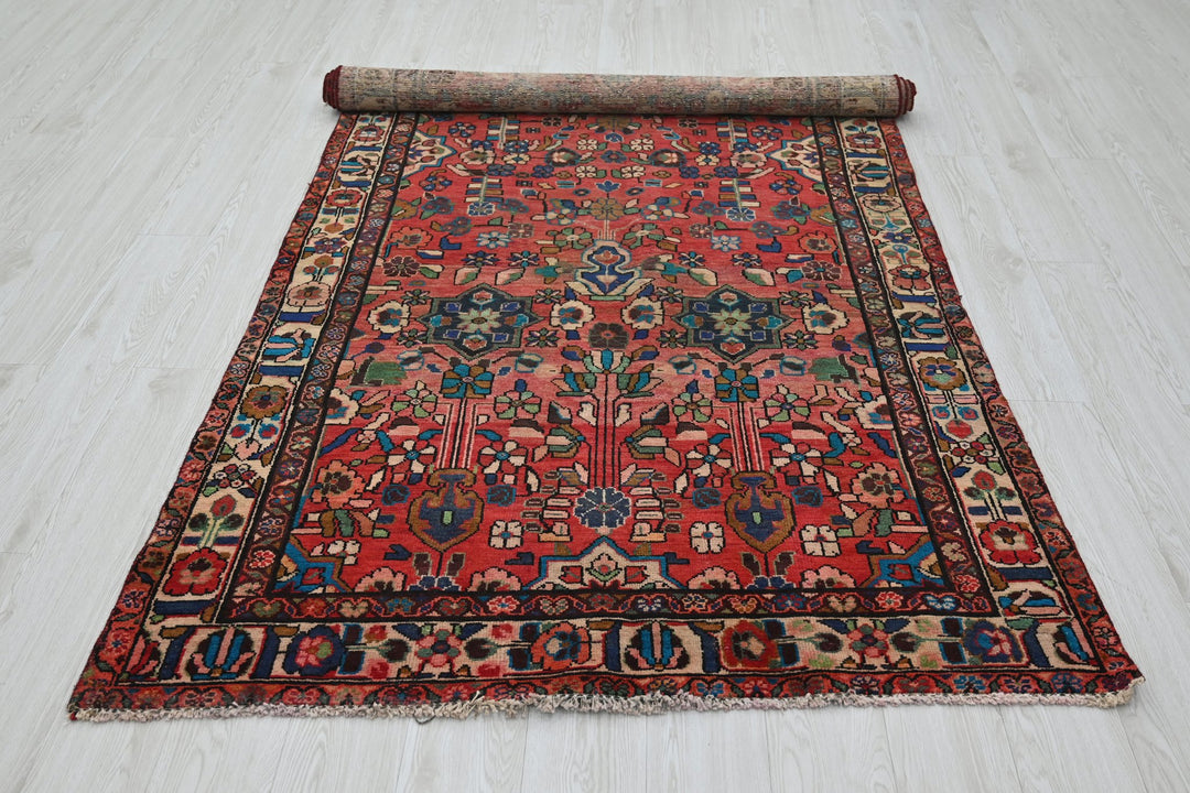 red Medium rug 4' 5" x 9' 1"