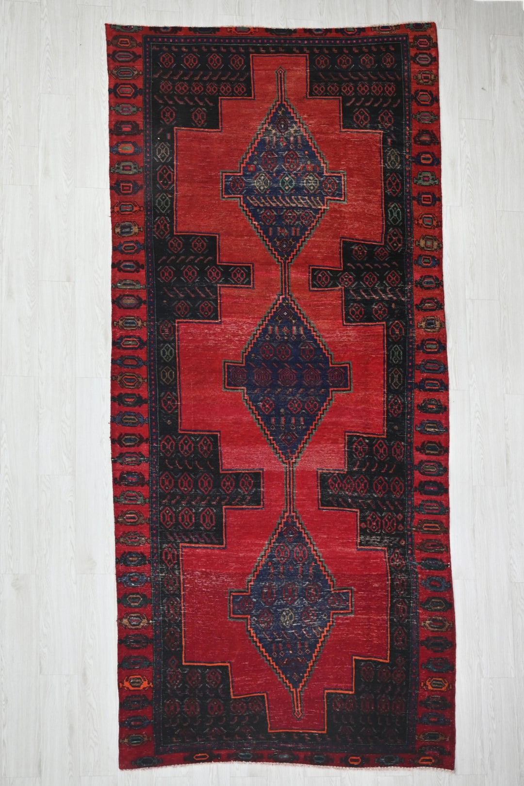 red Oversized rug 4' 8" x 11' 7"