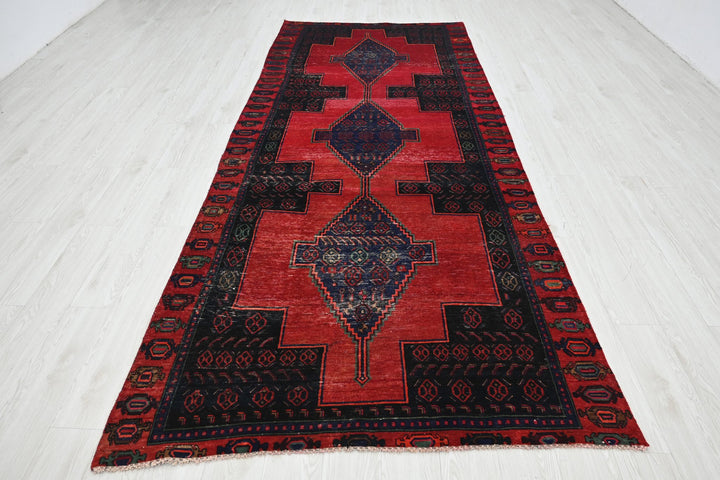 red Oversized rug 4' 8" x 11' 7"