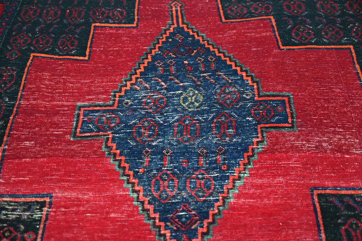 red Oversized rug 4' 8" x 11' 7"