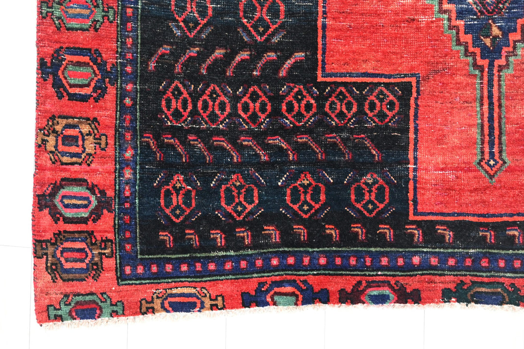 red Oversized rug 4' 8" x 11' 7"
