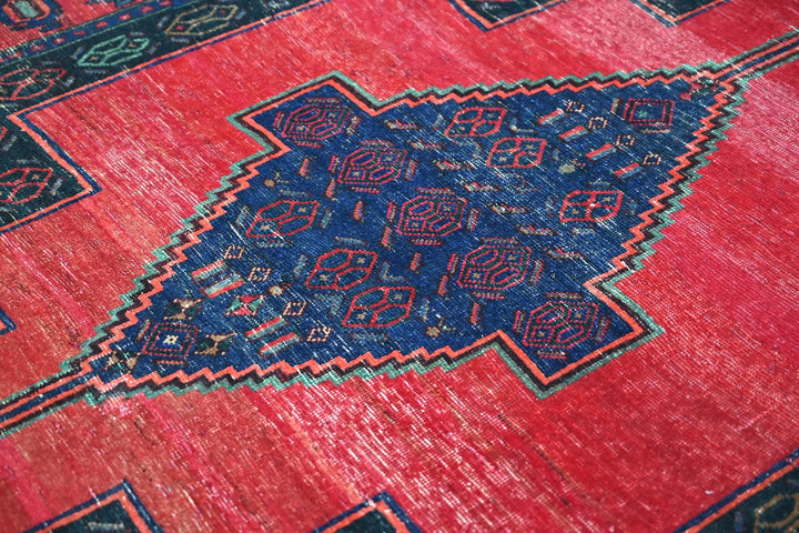 red Oversized rug 4' 8" x 11' 7"