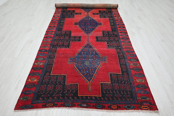 red Oversized rug 4' 8" x 11' 7"