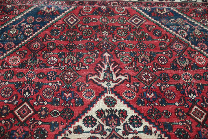 red Large rug 6' 11" x 9' 3"