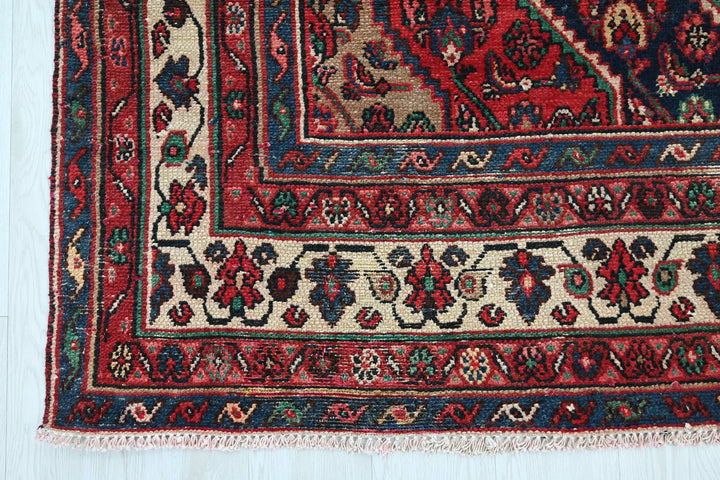 red Large rug 6' 11" x 9' 3"