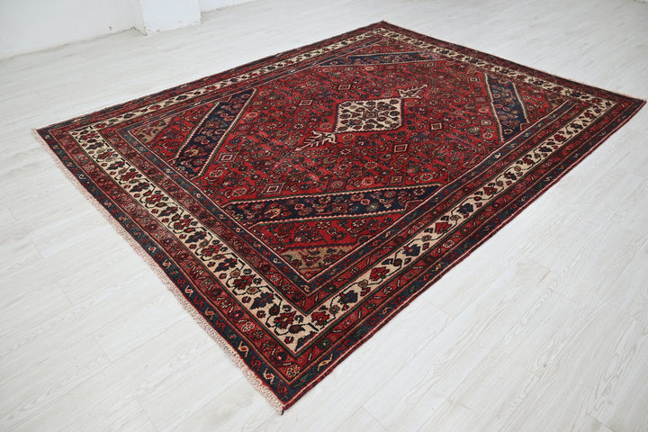 red Large rug 6' 11" x 9' 3"