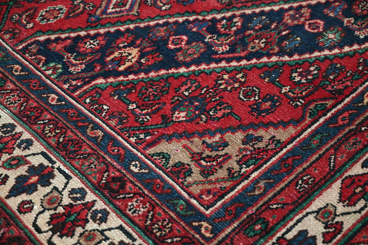 red Large rug 6' 11" x 9' 3"