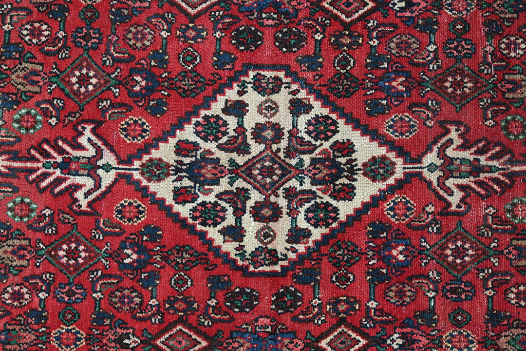 red Large rug 6' 11" x 9' 3"