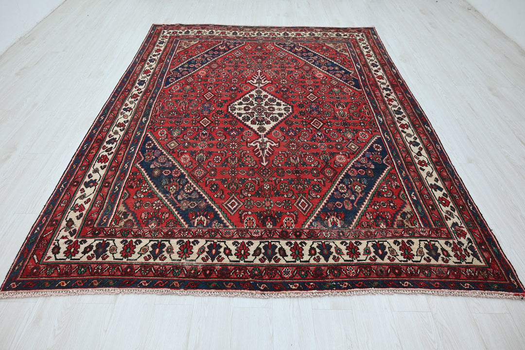 red Large rug 6' 11" x 9' 3"