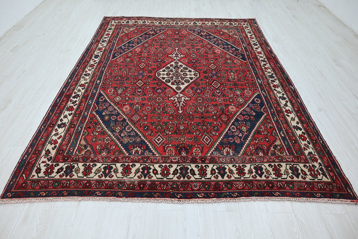 red Large rug 6' 11" x 9' 3"