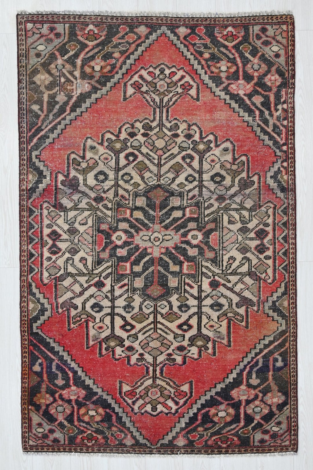 red Accent rug 3' 7" x 5' 8"