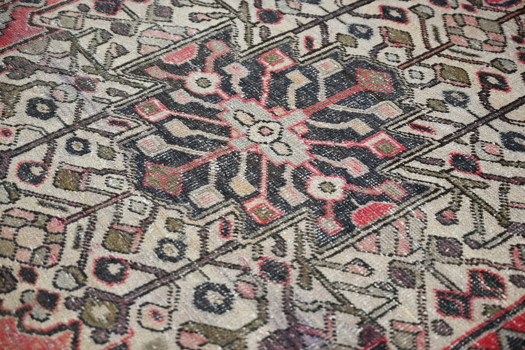 red Accent rug 3' 7" x 5' 8"