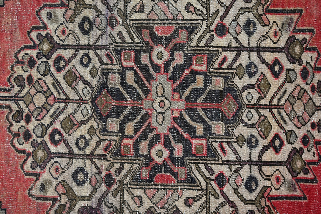 red Accent rug 3' 7" x 5' 8"
