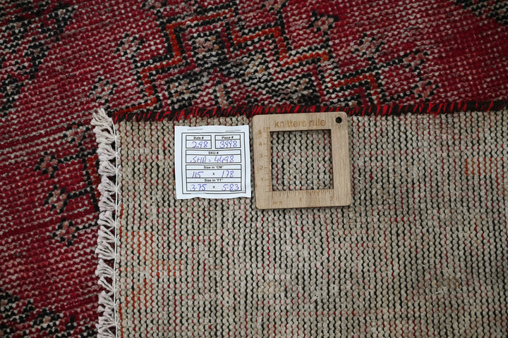 red Accent rug 3' 9" x 5' 10"