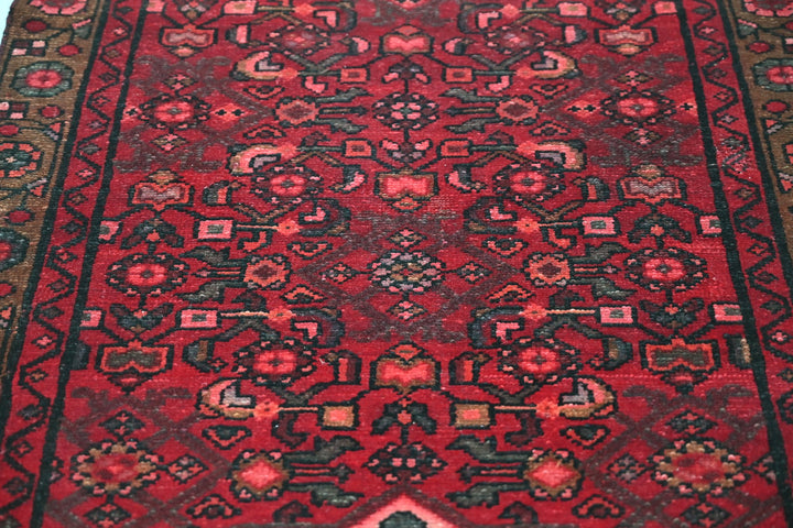 red Runner rug 2' 11" x 8' 2"