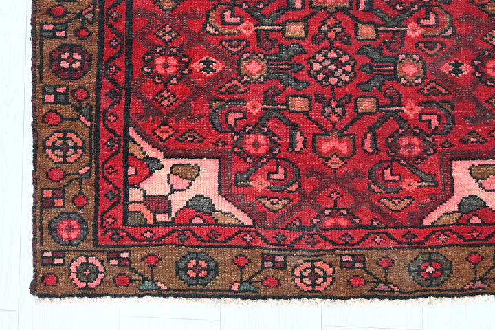 red Runner rug 2' 11" x 8' 2"