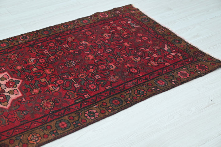red Runner rug 2' 11" x 8' 2"