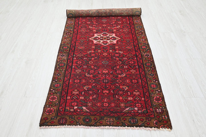red Runner rug 2' 11" x 8' 2"