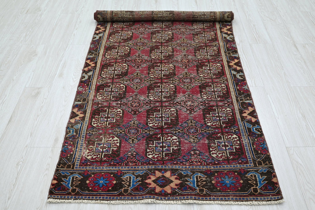 red Runner rug 3' 2" x 7' 9"