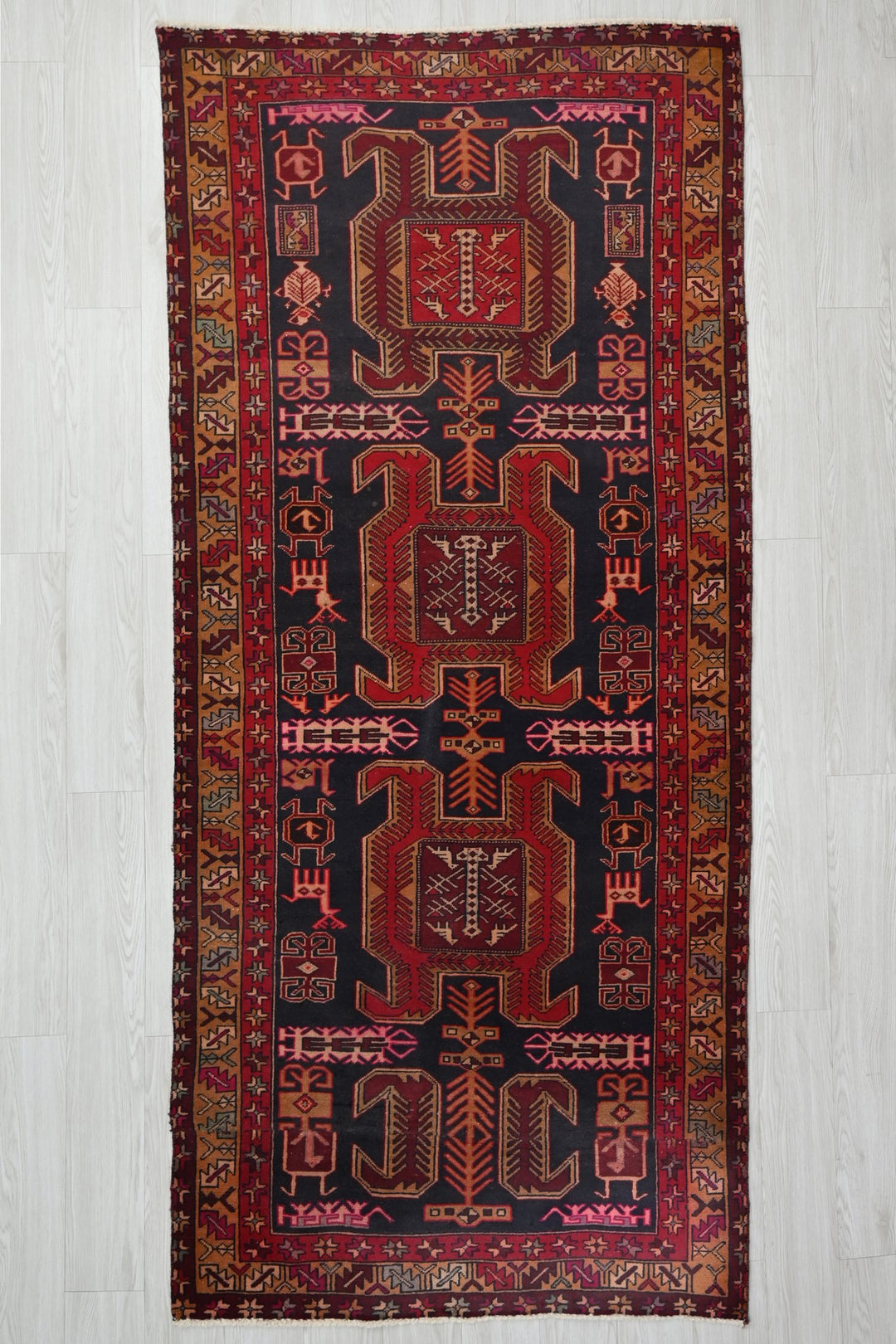 black Medium rug 3' 10" x 7' 10"