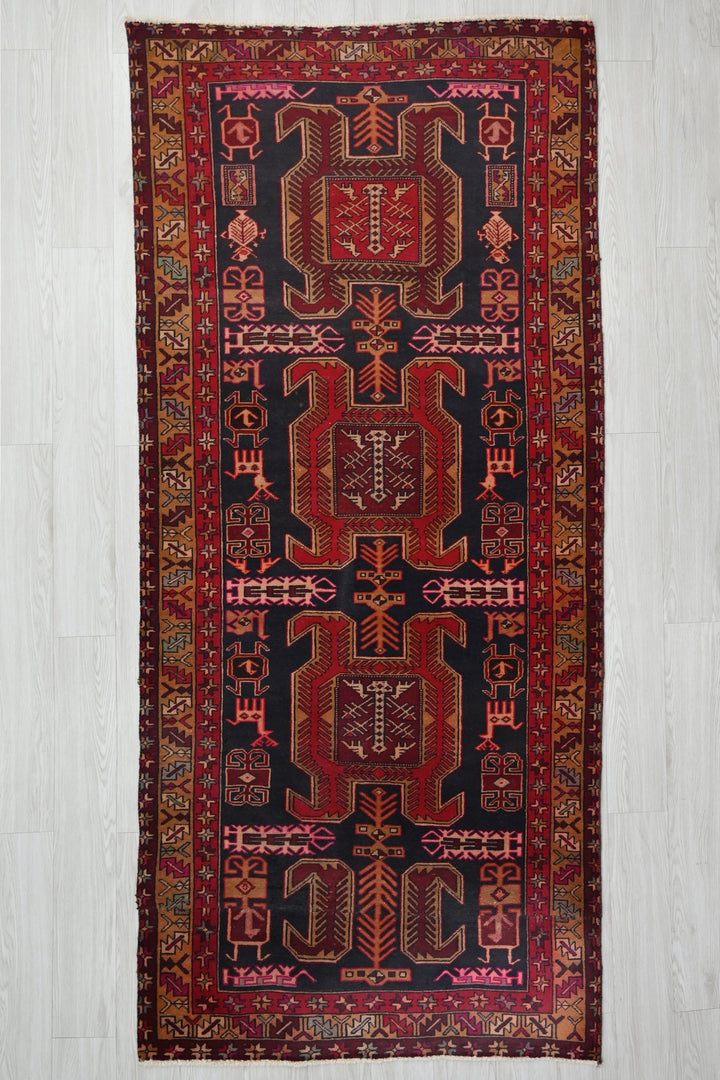 black Medium rug 3' 10" x 7' 10"