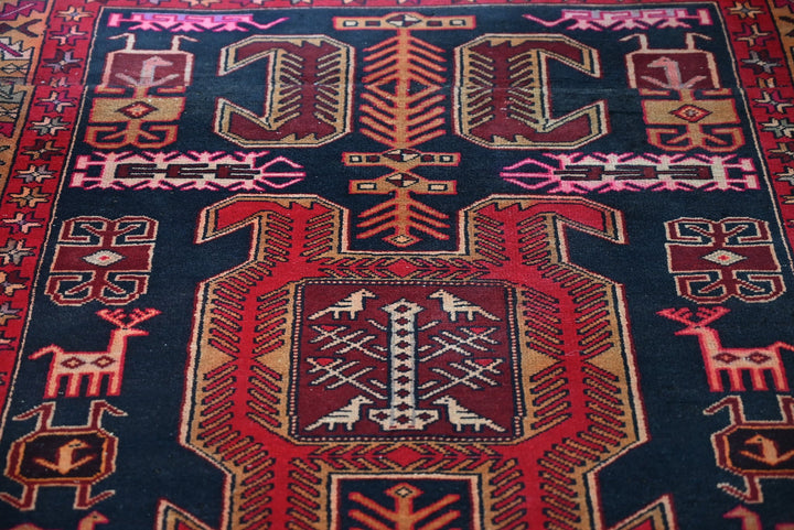 black Medium rug 3' 10" x 7' 10"