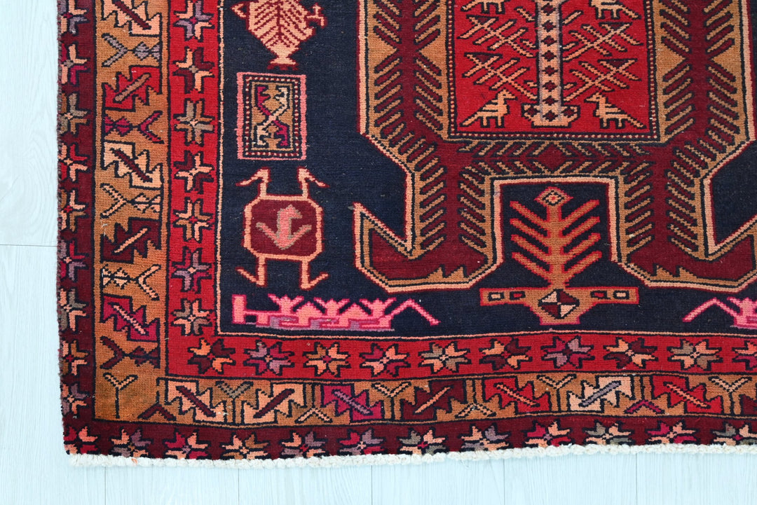 black Medium rug 3' 10" x 7' 10"
