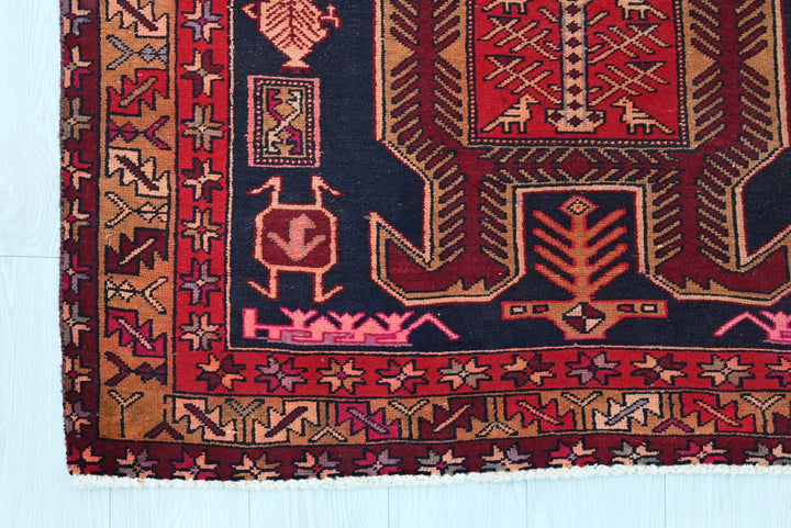 black Medium rug 3' 10" x 7' 10"