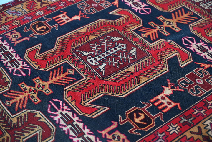 black Medium rug 3' 10" x 7' 10"