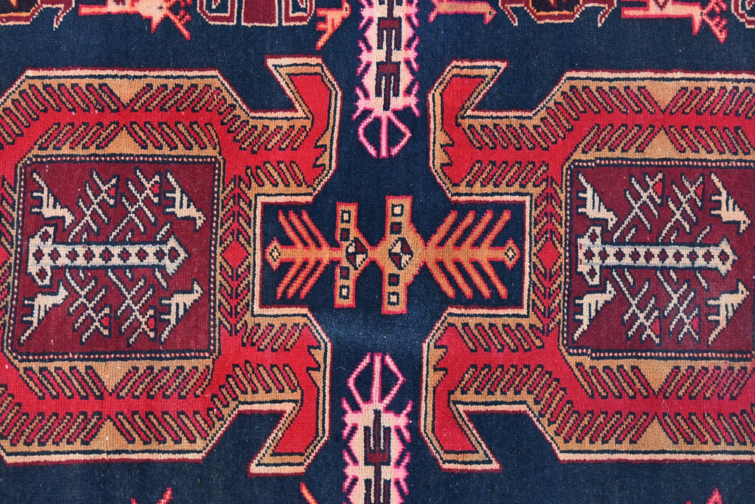 black Medium rug 3' 10" x 7' 10"