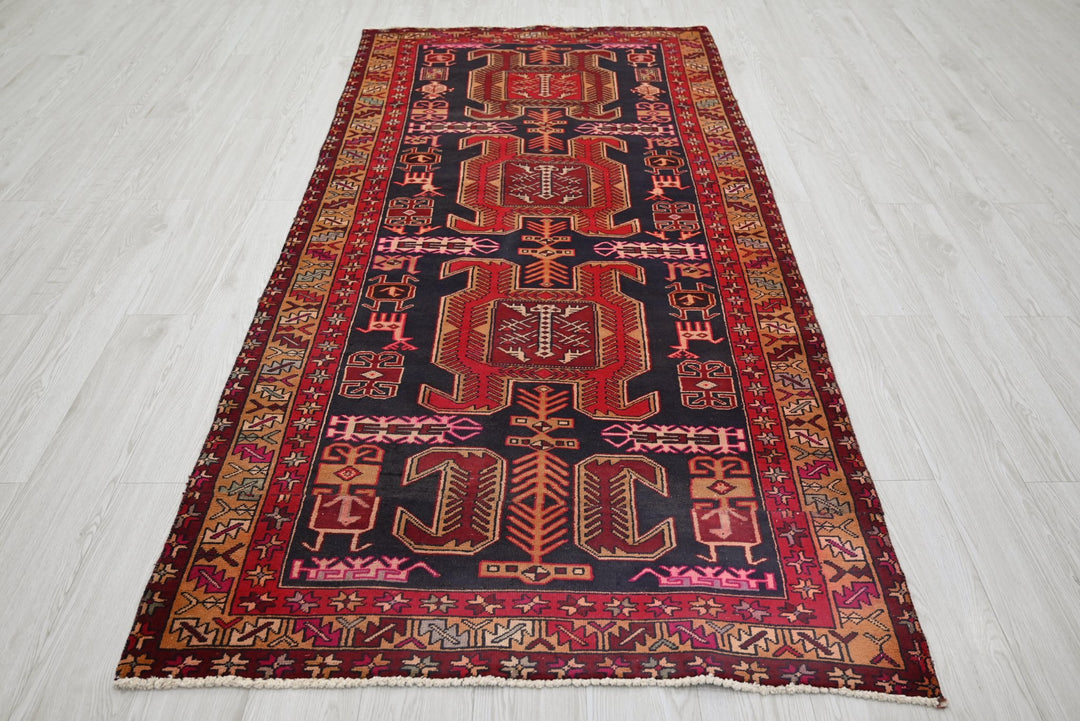 black Medium rug 3' 10" x 7' 10"
