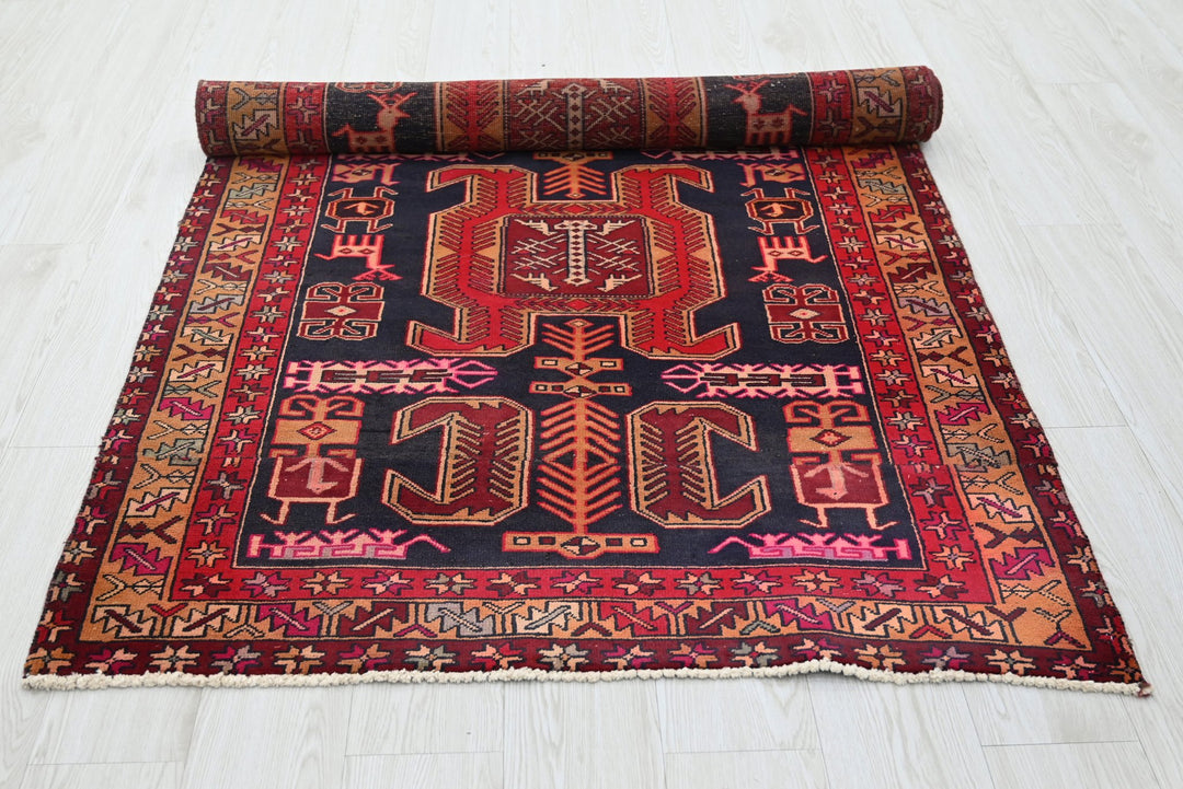black Medium rug 3' 10" x 7' 10"