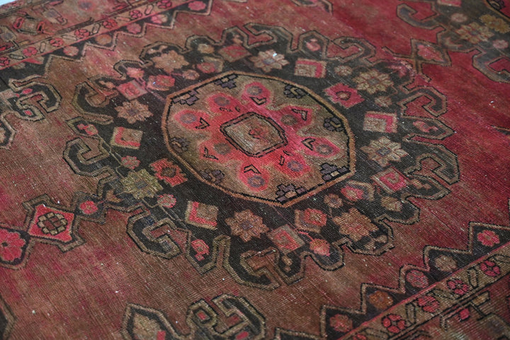 red Runner rug 4' 1" x 9' 10"