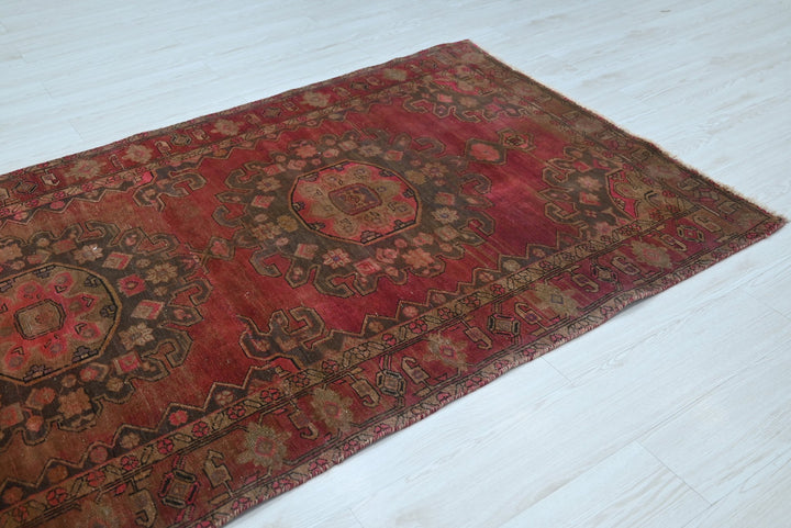 red Runner rug 4' 1" x 9' 10"