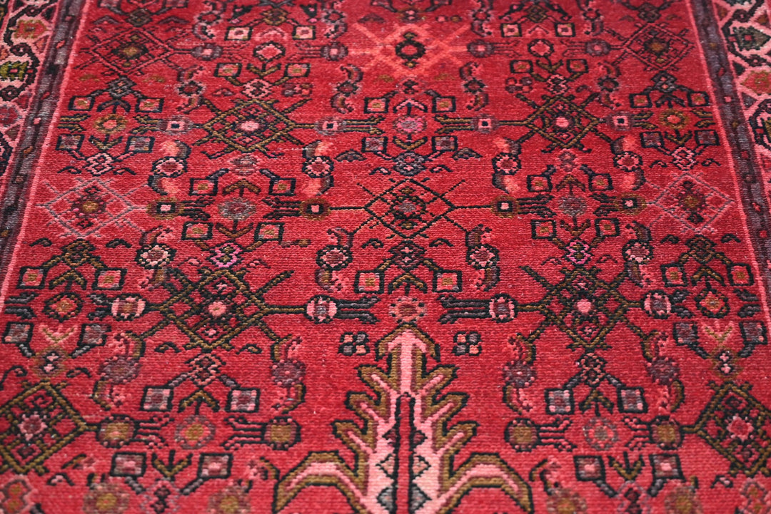 red Runner rug 3' 6" x 9' 5"