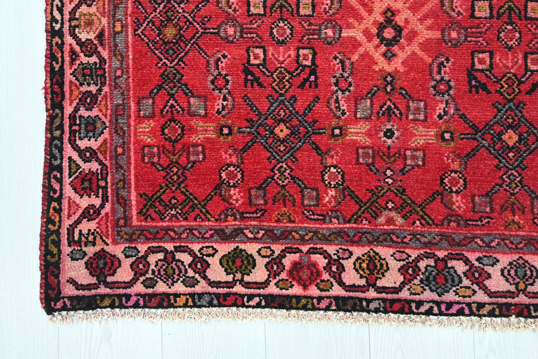 red Runner rug 3' 6" x 9' 5"
