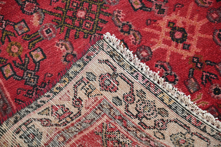 red Runner rug 3' 6" x 9' 5"