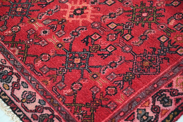 red Runner rug 3' 6" x 9' 5"