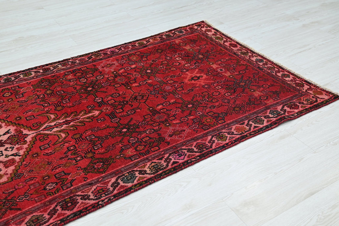 red Runner rug 3' 6" x 9' 5"